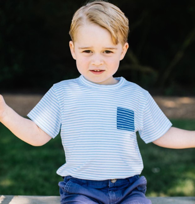 Novas fotos divulgadas de Príncipe George que completa 3 anos