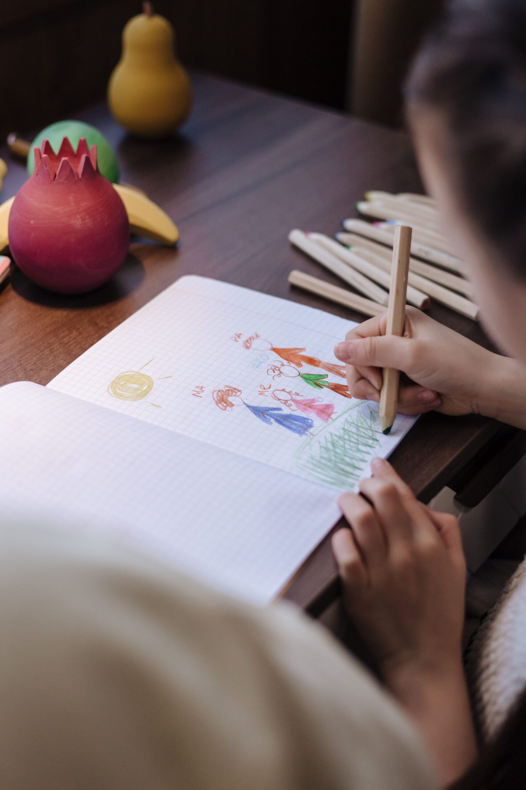 Meu filho se compara o tempo todo. Como ajudá-lo a construir uma autoestima saudável?