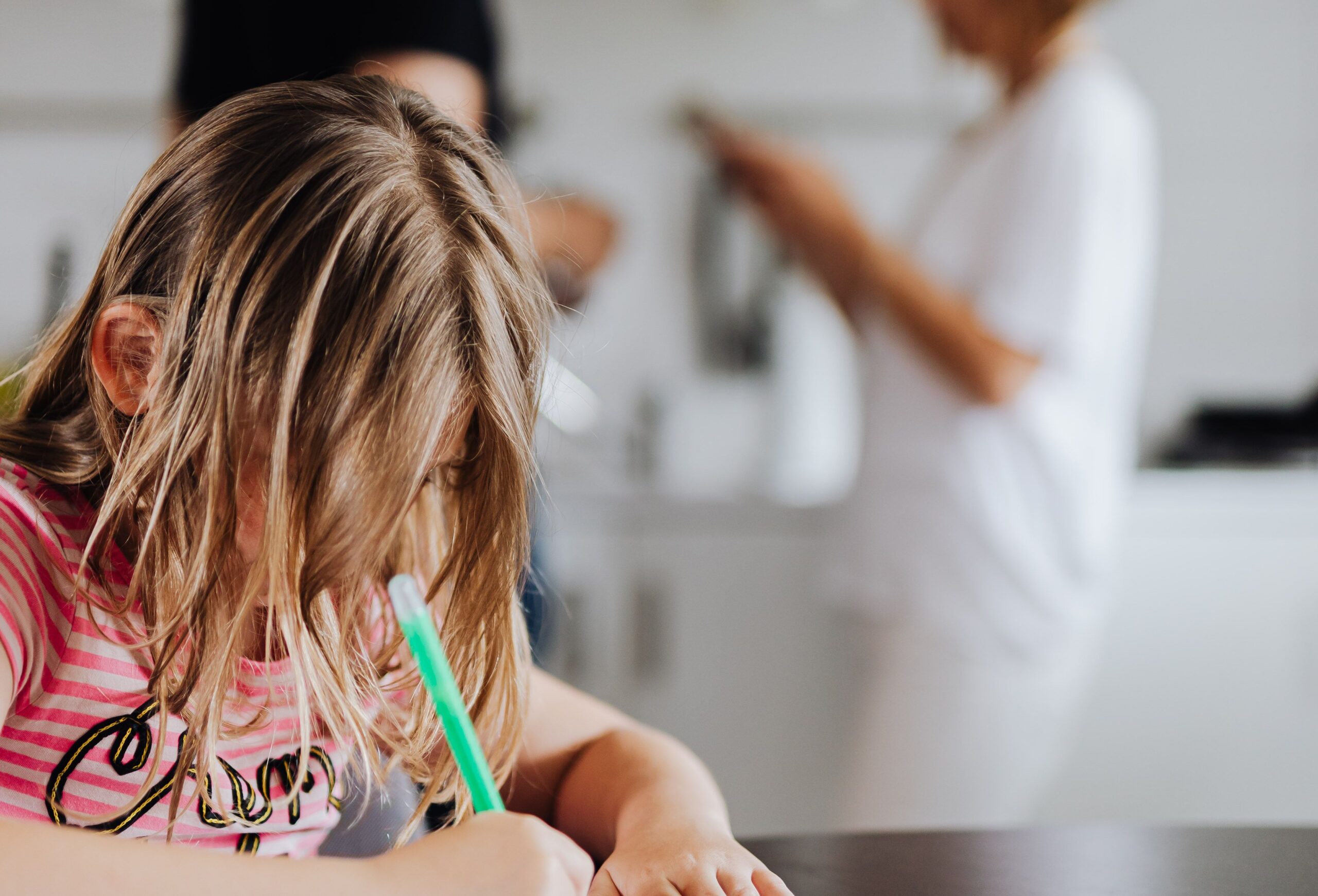 Quando pai e mãe educam de formas diferentes: quais são as consequências para os filhos?